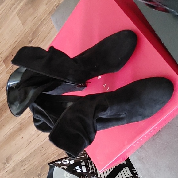 Woman's never worn boots suede - Picture 1 of 3